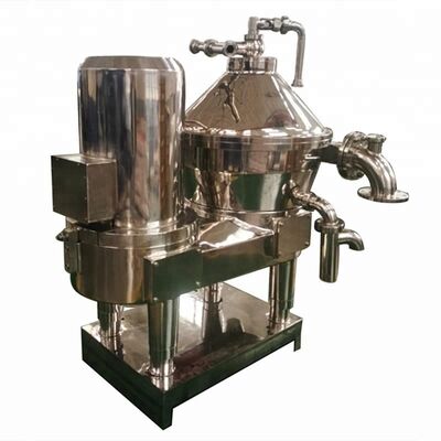 Centrifugatrice per birra a scarico automatico a controllo PLC con acciaio inossidabile alimentare standard e capacità 5000-10000 L/h