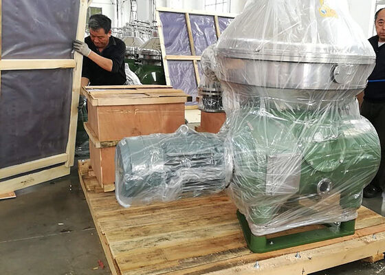 Centrifuga a dischi per la purificazione di oli commestibili